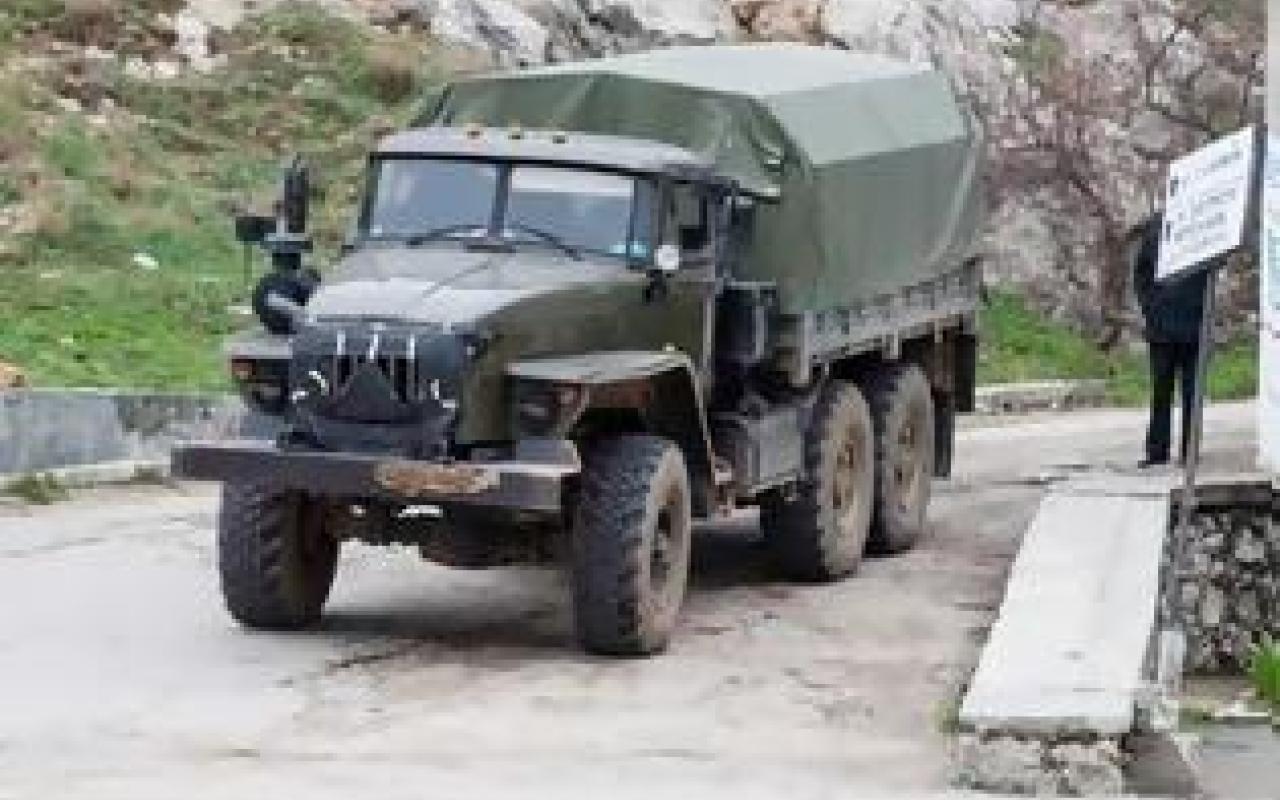 Ρωσική στρατιωτική αυτοκινητοπομπή κατευθύνεται σε βάση κοντά στη Συμφερόπολη