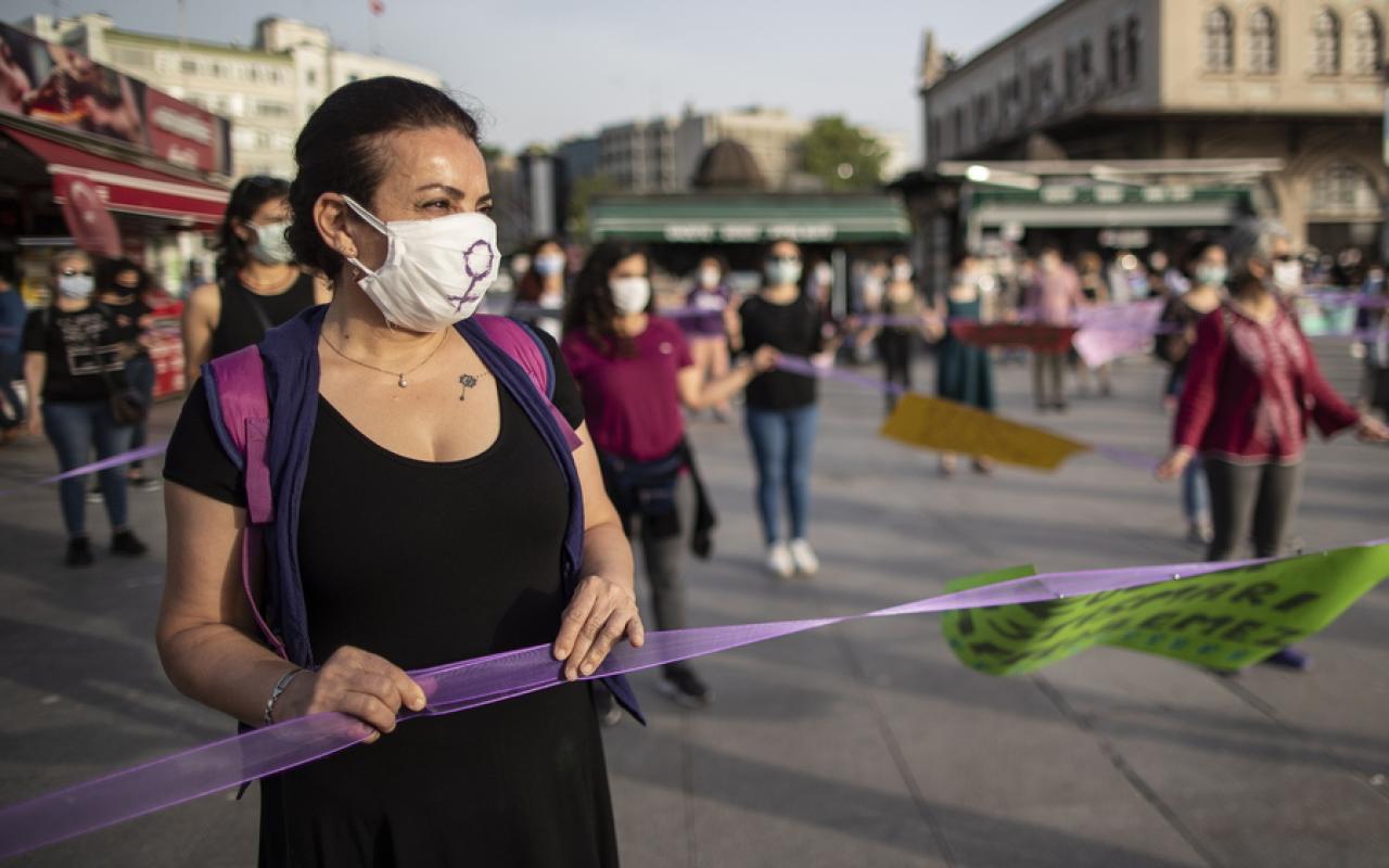ιαδήλωση κατά της κακοποίησης γυναικών στην Κωνσταντινούπολη