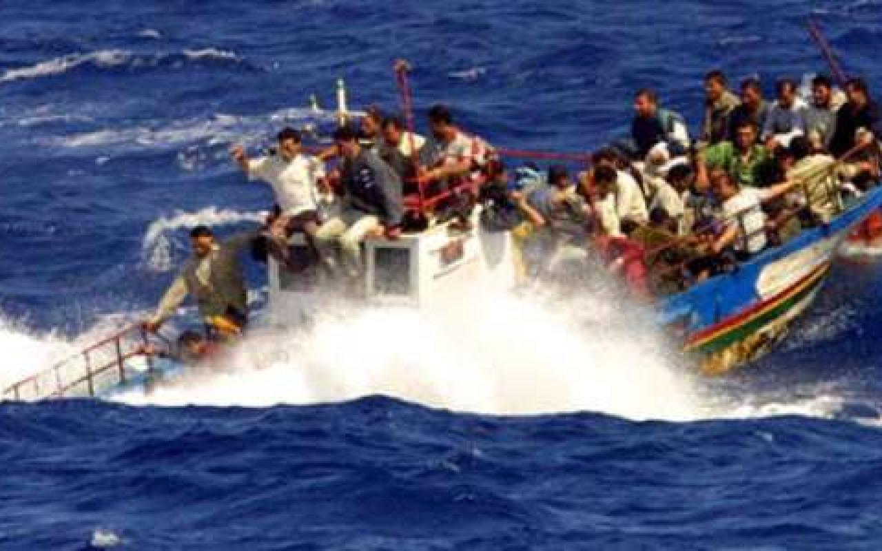 Δώδεκα πλοιάρια μεταναστών εντοπίσθηκαν νότια της Λαμπεντούζα