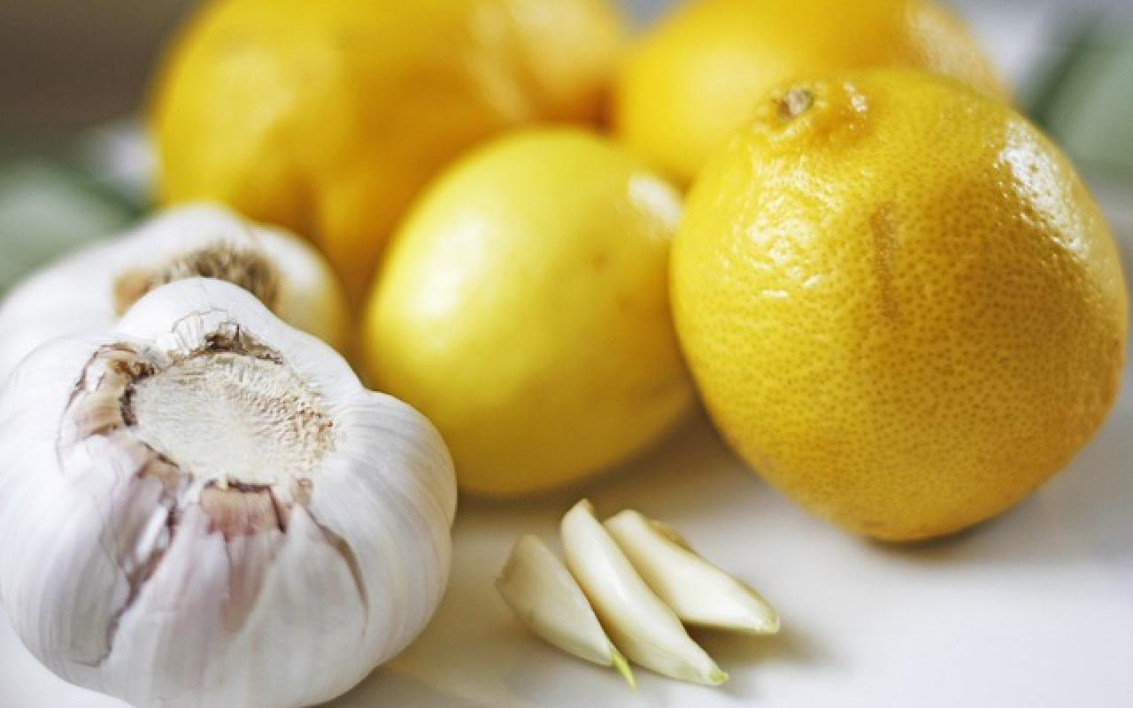 Θεραπευτική Συνταγή με λεμόνι και Σκόρδο για πληθώρα παθήσεων