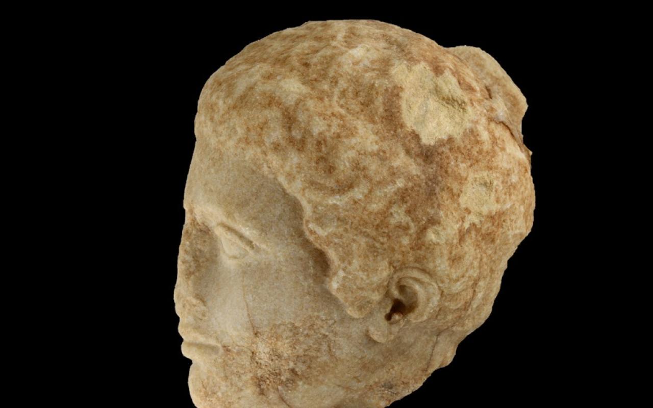 Μαρμάρινη κεφαλή του 4ου π.Χ. αιώνα.