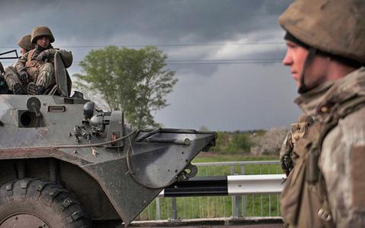Ουκρανία: Τεθωρακισμένα οχήματα και άρματα μάχης έξω από το Ντονέτσκ