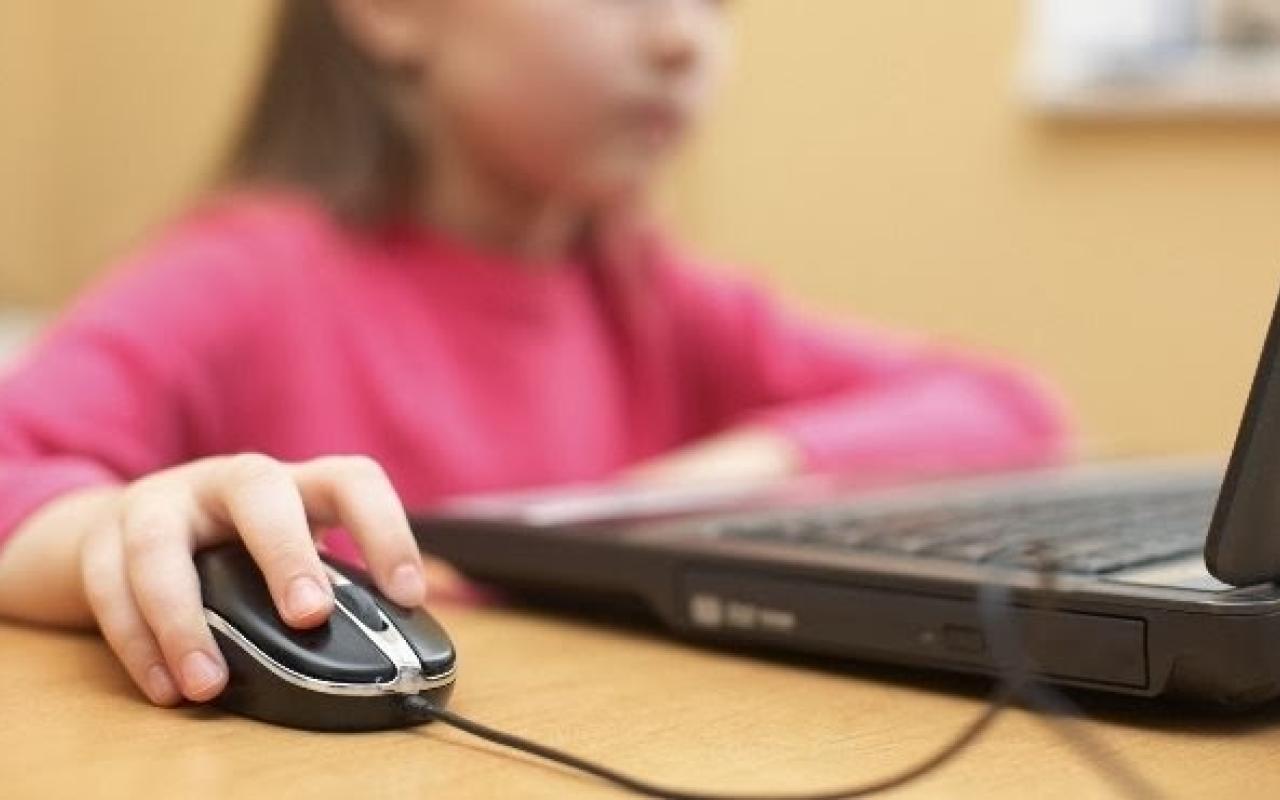 Πώς οι παιδόφιλοι &quot;παγιδεύουν&quot; τους υπολογιστές των παιδιών