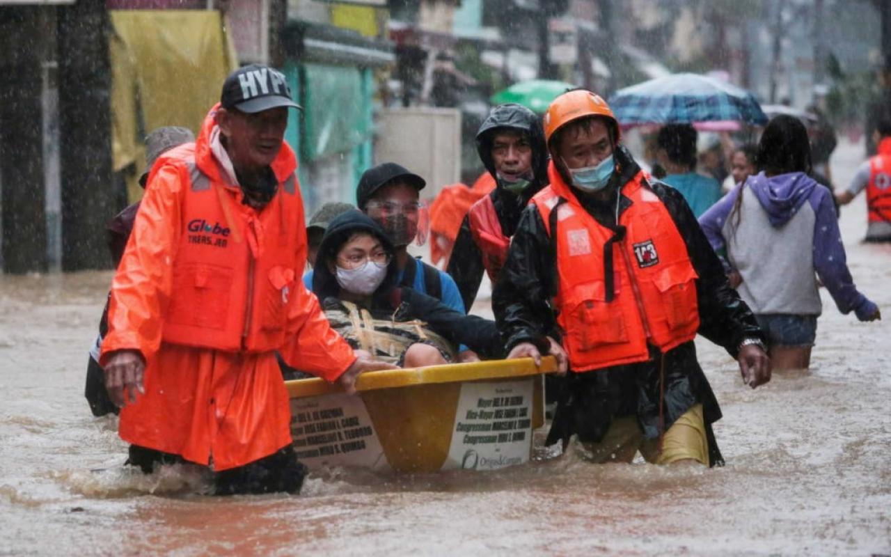 Φιλιππίνες: Απεγκλωβίζουν τους πολίτες μετά το φονικό τυφώνα
