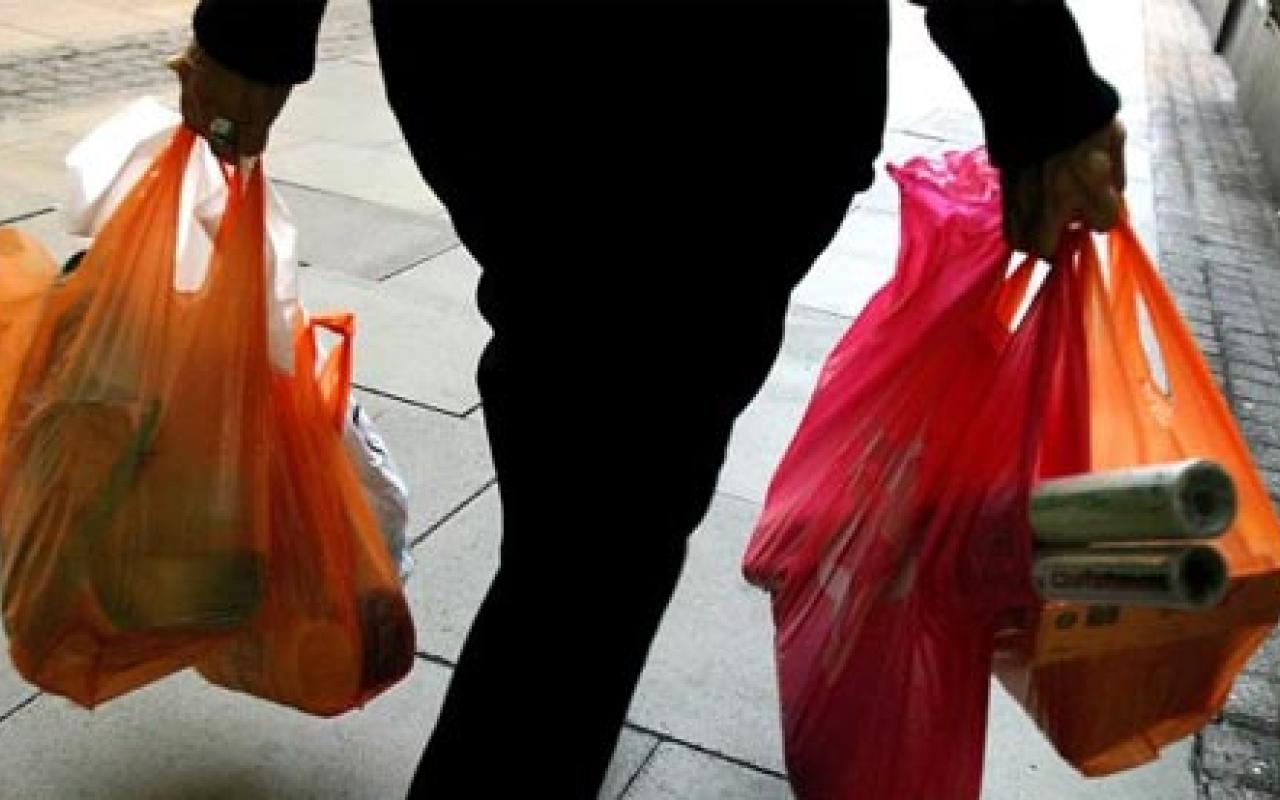  ΥΠΕΚΑ: Στόχος ο περιορισμός της πλαστικής σακούλας μεταφοράς