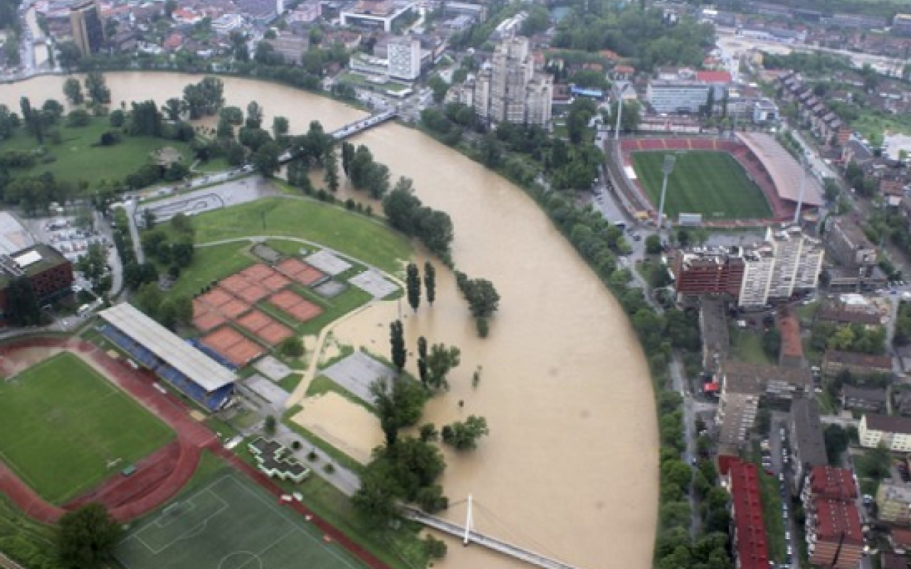 Βοσνία - Ερζεγοβίνη: Μετά τις πλημμύρες ήρθαν οι λεηλασίες και οι αυξήσεις τιμών