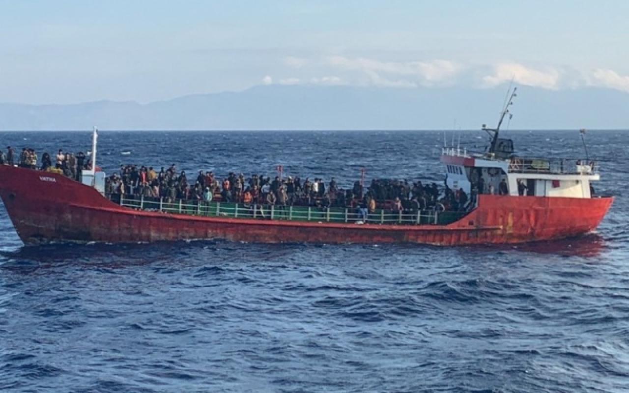 πλοίο μετανάστες