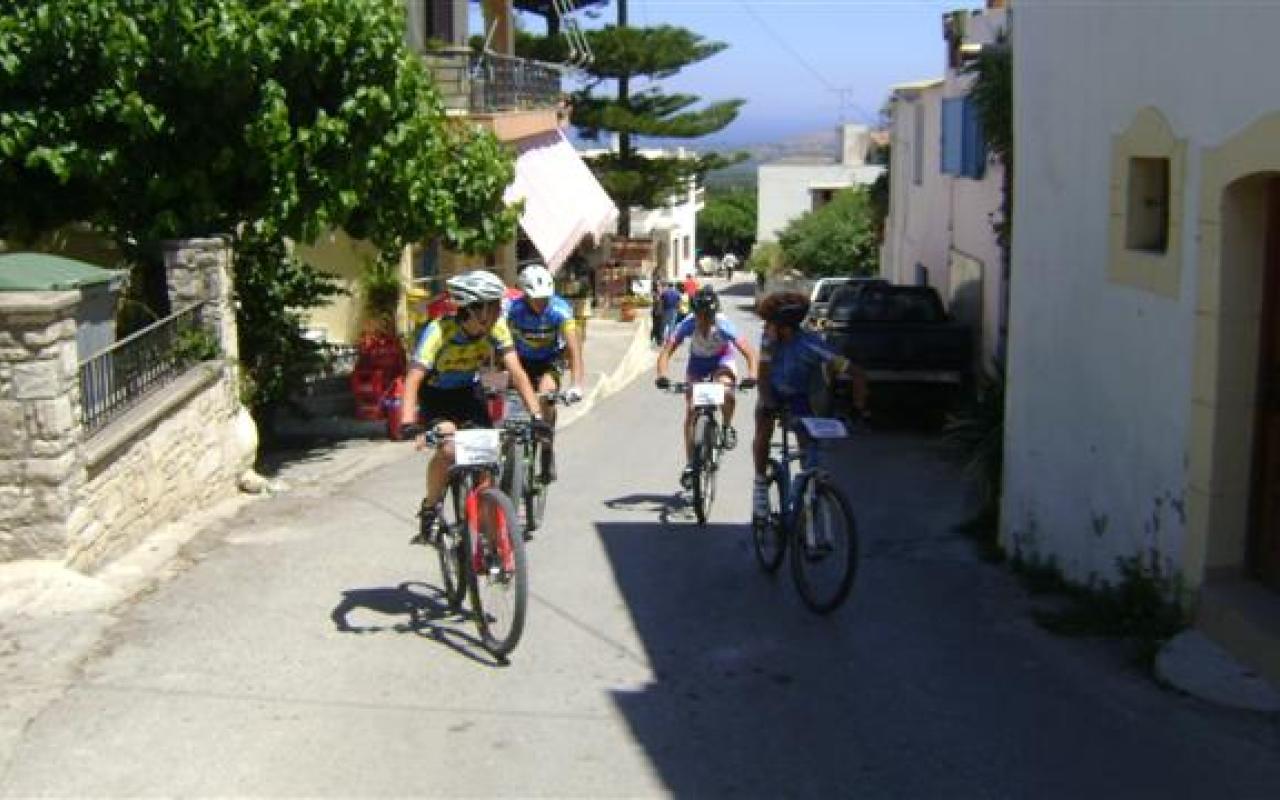 Εκατό άτομα έλαβαν μέρος στον ποδηλατικό αγώνα στις Μαργαρίτες