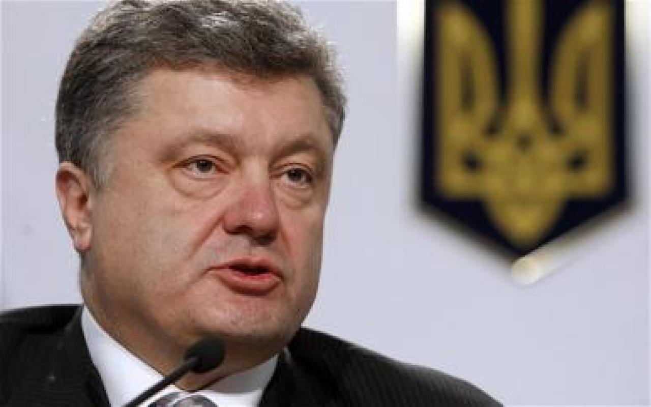 Ο Ουκρανός πρόεδρος προτρέπει τις ένοπλες δυνάμεις να μην εγκαταλείψουν το αεροδρόμιο του Ντονέτσκ