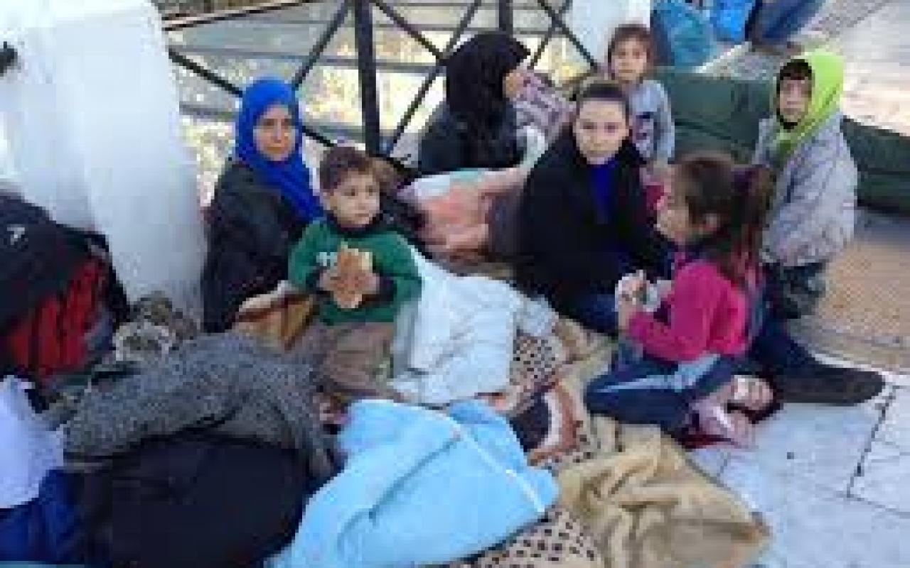 Καμίνης για πρόσφυγες στο Σύνταγμα: Ηθικά απαράδεκτο να χρησιμοποιούνται γυναικόπαιδα ως ασπίδα