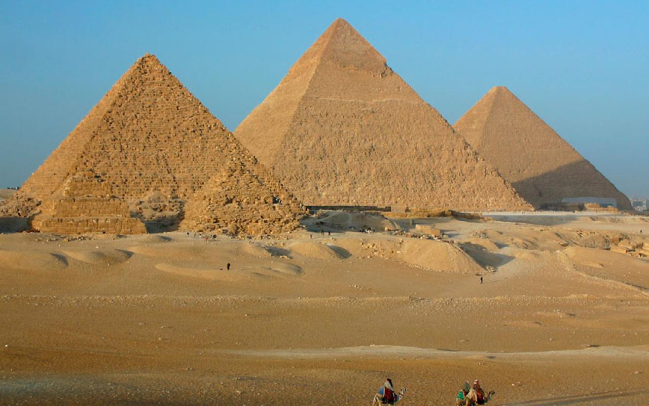 Ένα πολύ όμορφο βίντεο για τις Πυραμίδες και τις κατάρες του Φαραώ
