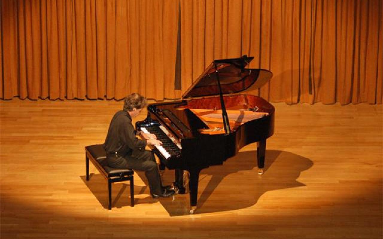 Ρεσιτάλ πιάνου με τον Νίκο Περάκη στην Βασιλική του Αγίου Μάρκου