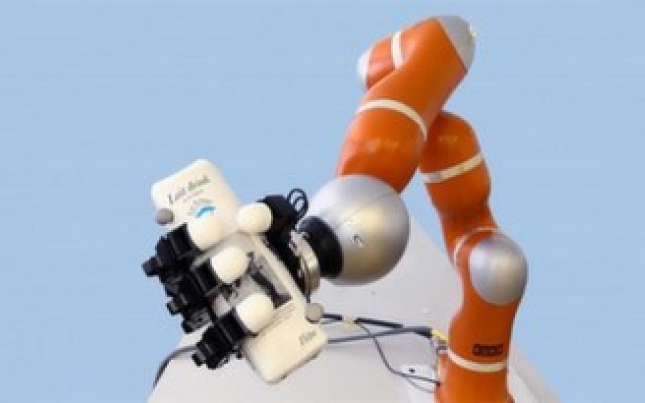 Ένα ρομποτικό χέρι που δεν αφήνει τίποτα να πέσει κάτω (βίντεο) 