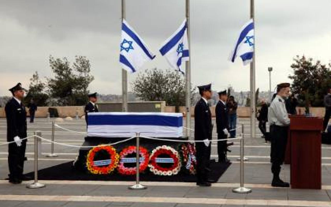 Ισραήλ : Με στρατιωτικές τιμές ενταφιάστηκε ο Αριέλ Σαρόν