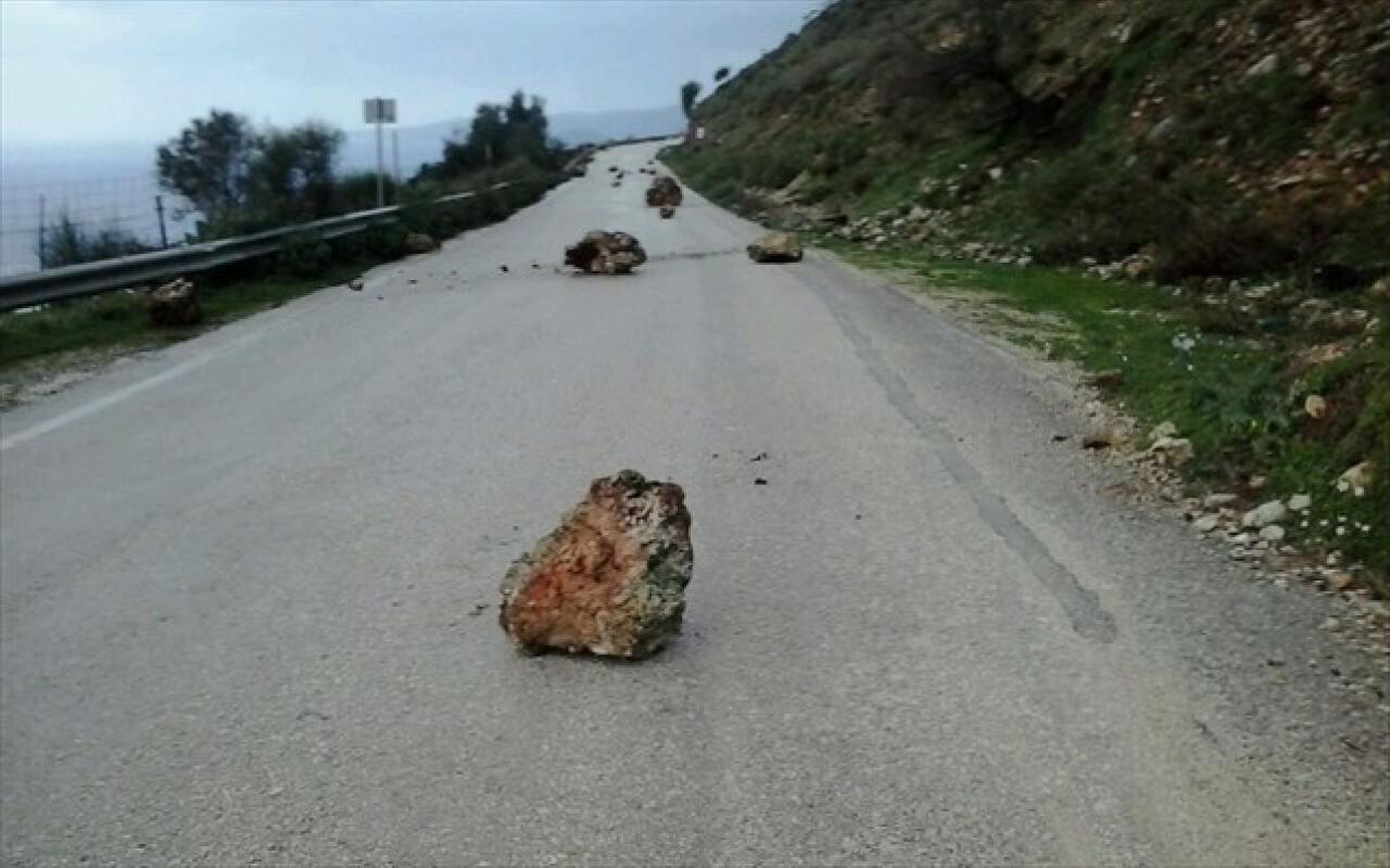 Εκκενώθηκε οικισμός στην Κεφαλονιά, λόγω πτώσης βράχων
