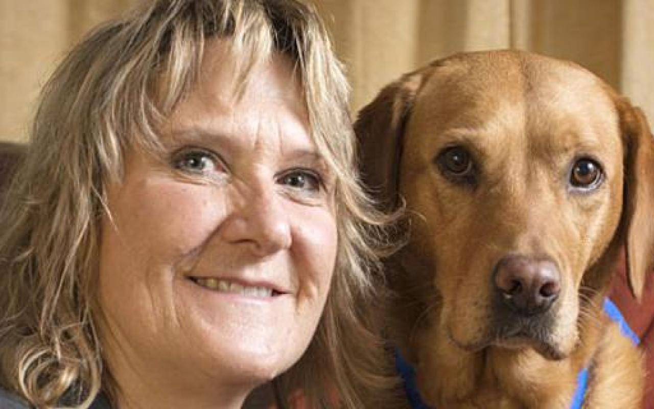 Ο σκύλος, μύρισε τον καρκίνο στο στήθος και της έσωσε τη ζωή (φωτογραφίες)