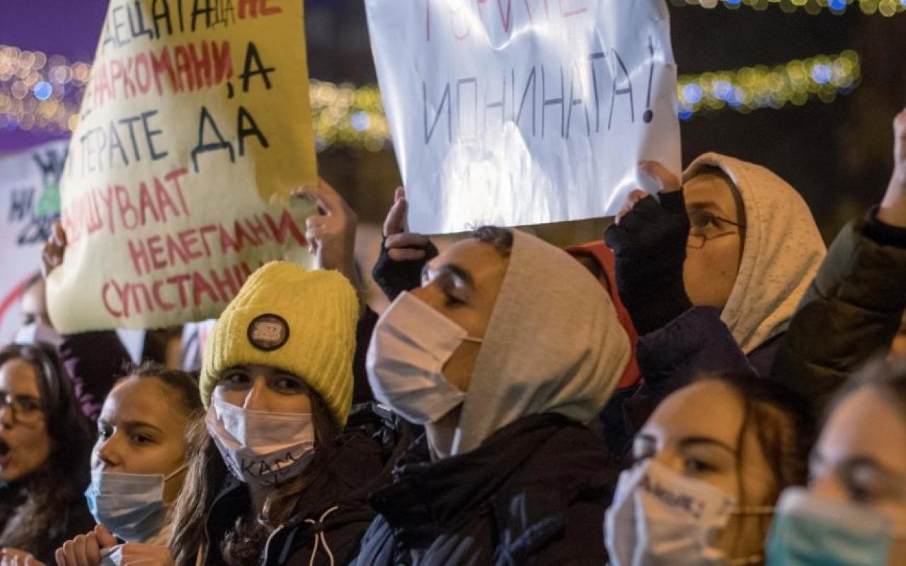 Με μάσκες διαμαρτυρήθηκαν οι κάτοικοι των Σκοπίων