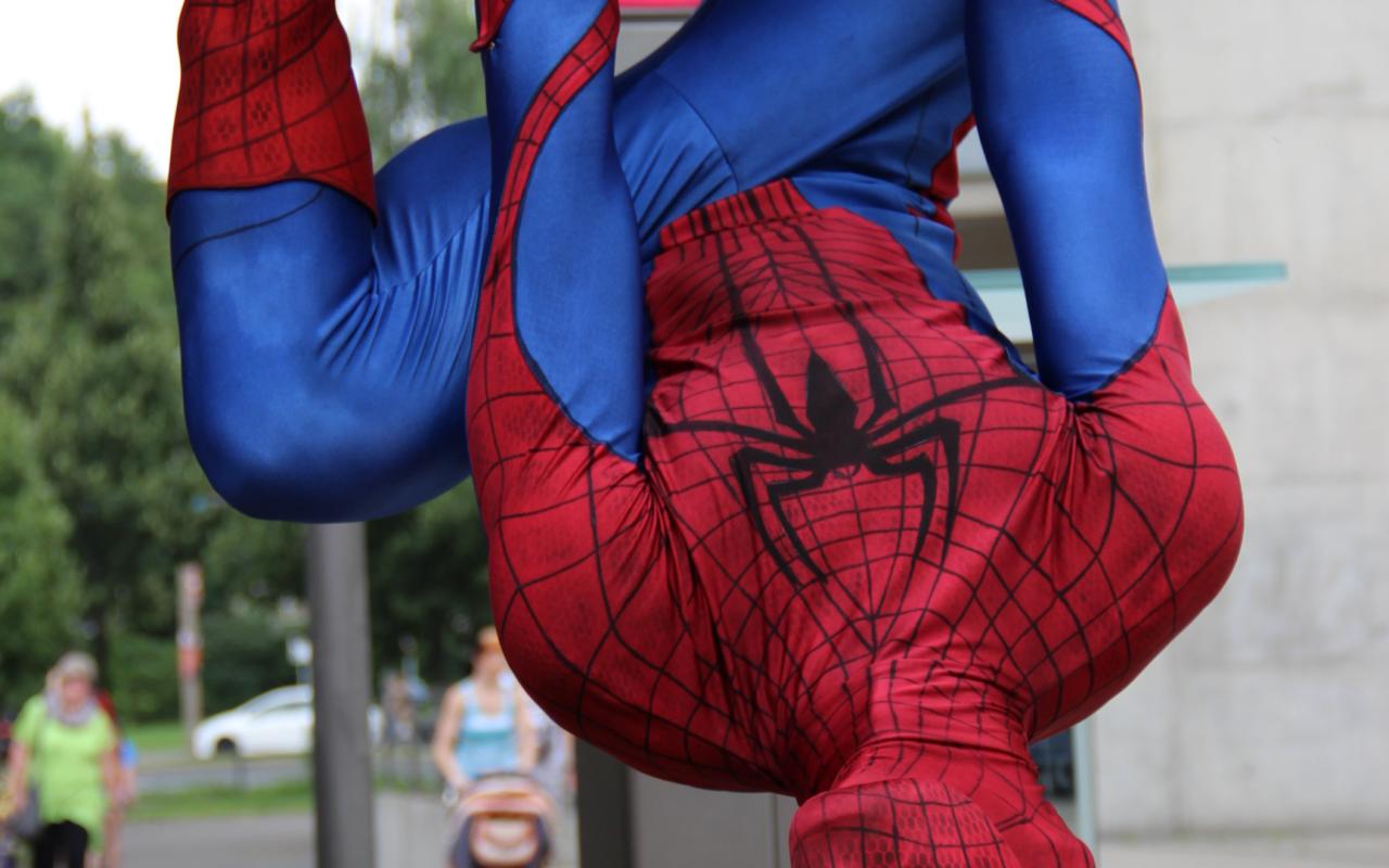Συγκινητικό: Μπαμπάς - Spiderman κάνει έκπληξη στον καρκινοπαθή γιο του (βίντεο)