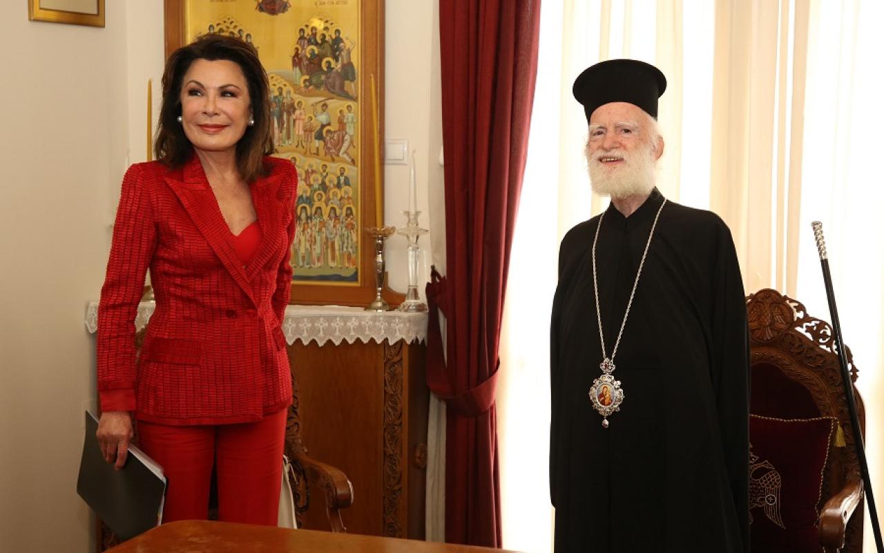 Στα γραφεία της Αρχιεπισκοπής Κρήτης η Γιάννα Αγγελοπούλου Δασκαλάκη