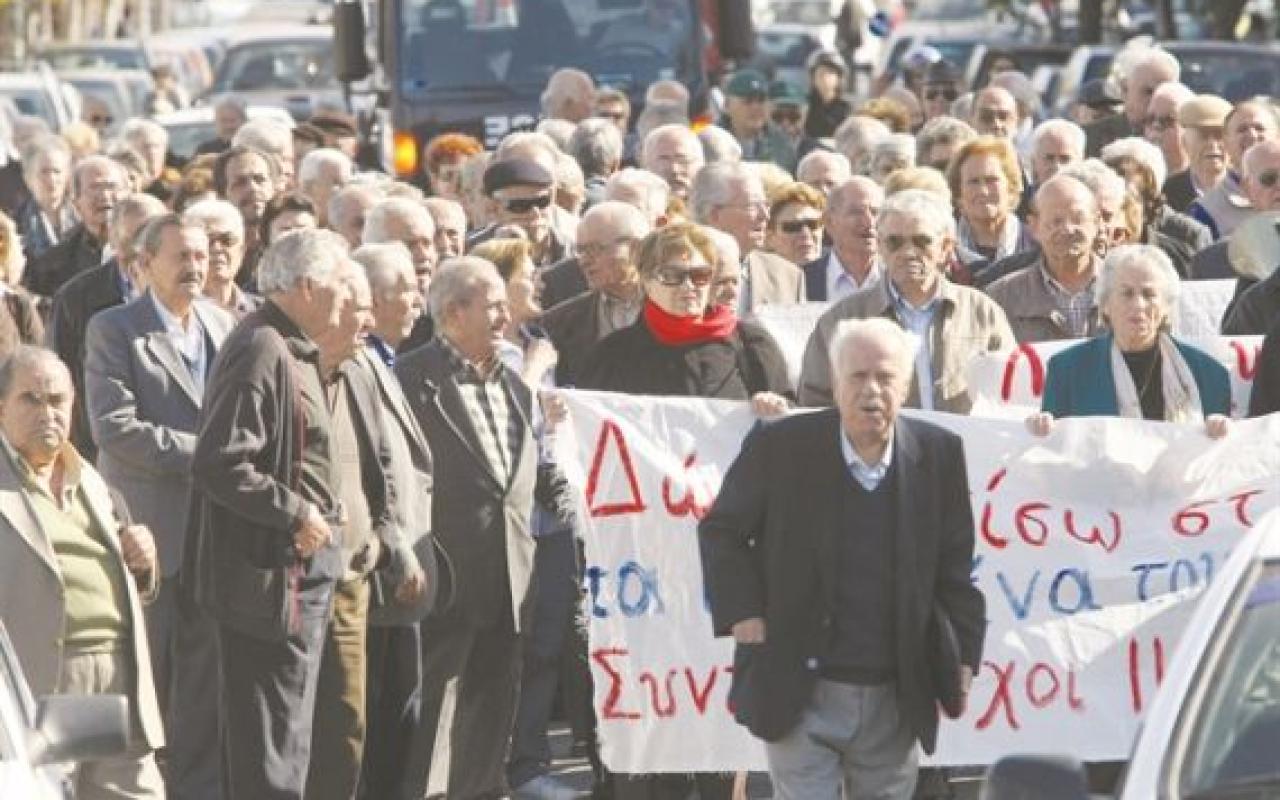 Οι συνταξιούχοι Ηρακλείου στην πλατεία Ελευθερίας για τα δικαιώματα τους