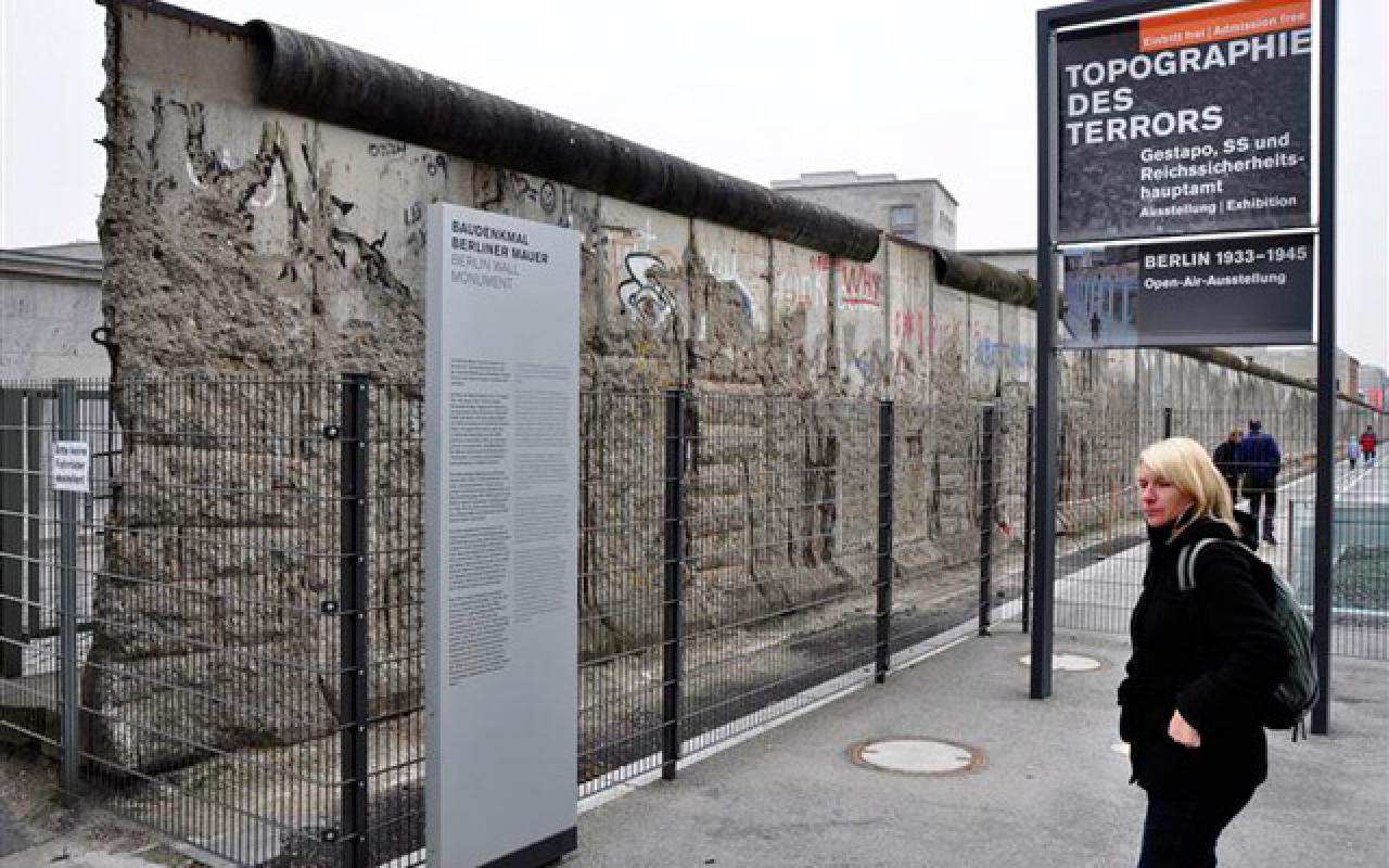 Γερμανοί κάτω των 30, δεν γνωρίζουν την επέτειο ανέγερσης του Τείχους του Βερολίνου