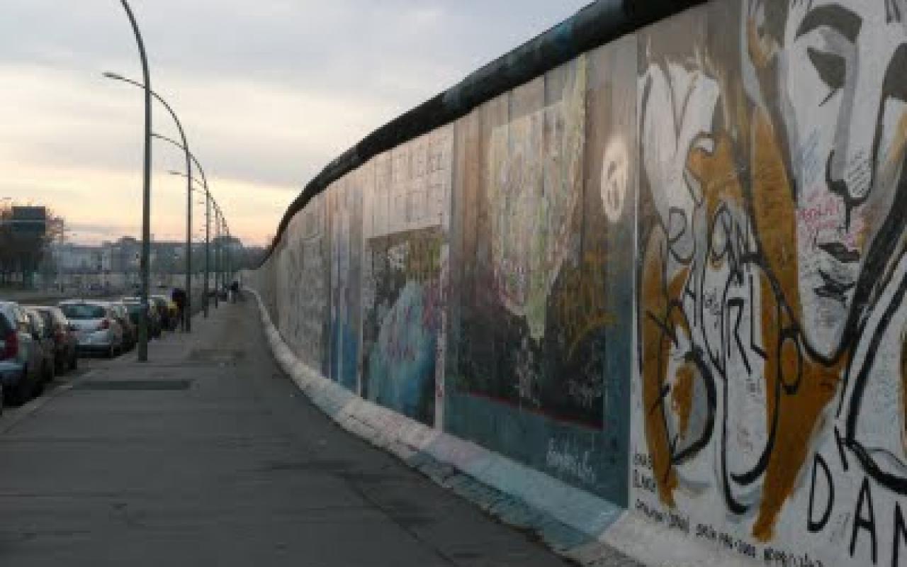 Πέθανε ο πάστορας - πρωτεργάτης πτώσης του Τείχους του Βερολίνου