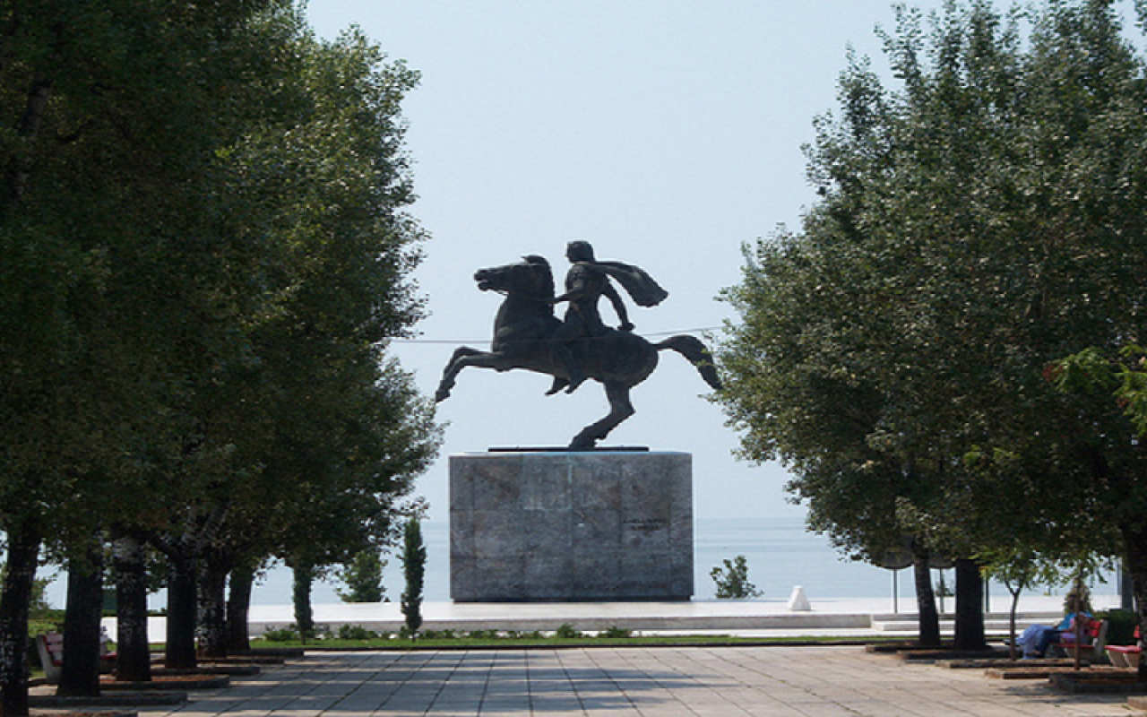 άγαλμα του Μεγάλου Αλεξάνδρου, στη Νέα Παραλία της Θεσσαλονίκης