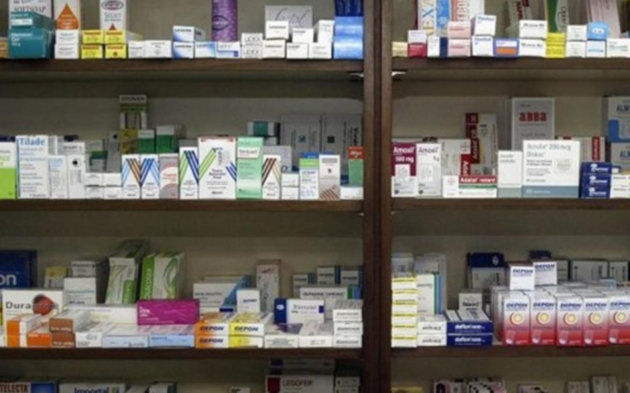 Τοξικομανείς τρύπωσαν σε φαρμακείο στο Αγρίνιο και σήκωσαν χιλιάδες χάπια