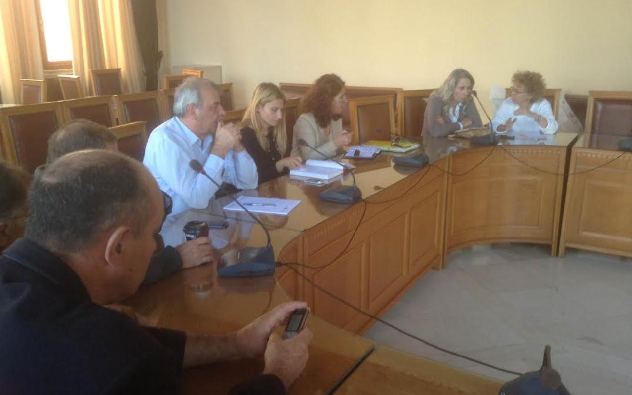 Θέματα κοινωνικών παρεμβάσεων στις Τοπικές Κοινότητες και στα Διαμερίσματα του Δήμου Ηρακλείου, εξετάστηκαν σε σύσκεψη