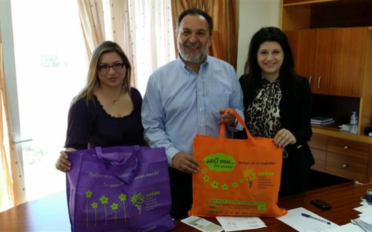 10.000 οικολογικές τσάντες σε πολίτες από τον ΕΣΔΑΚ και τον Δ. Ηρακλείου