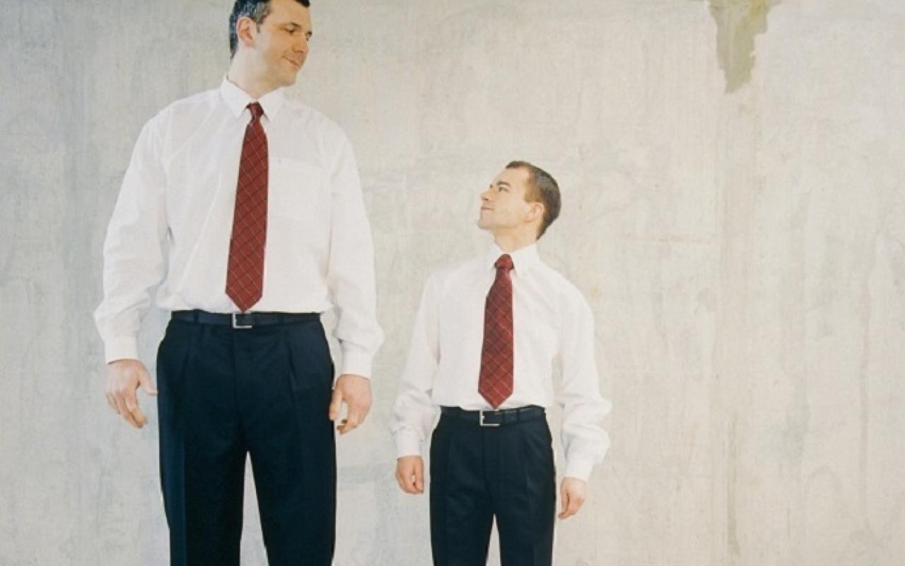 ψηλός άνδρας κοντός άνδρας