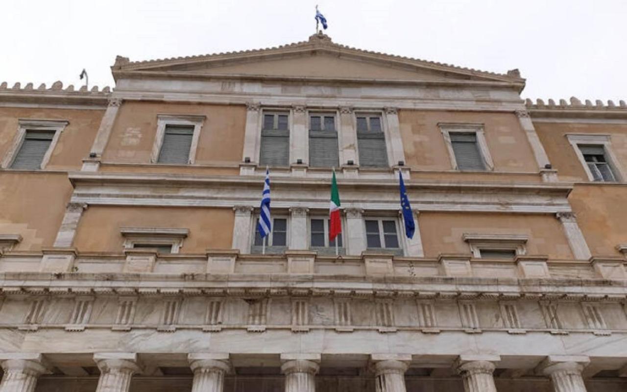 Βουλή ιταλική σημαία