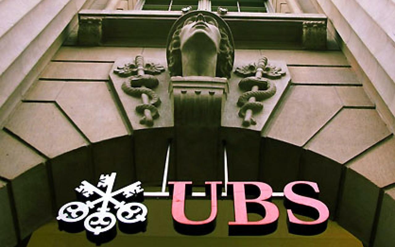 Η Ελβετική UBS παρέδωσε στοιχεία 300 πελατών της στη Γαλλία