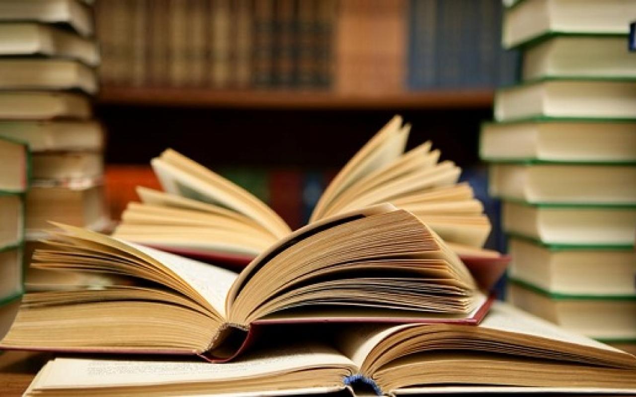 Οι εκδότες βιβλιοπώλες διαμαρτύρονται για τη ενιαία τιμή βιβλίου 