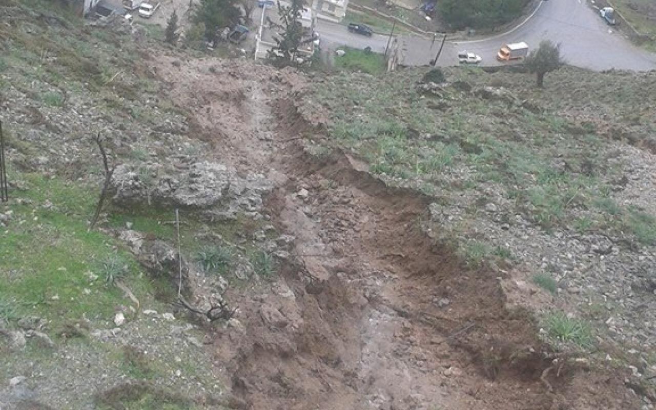 Τα Βορίζια ανησυχούν για τη λάσπη που &quot;τρέχει&quot; από το βουνό μέσα στο χωριό