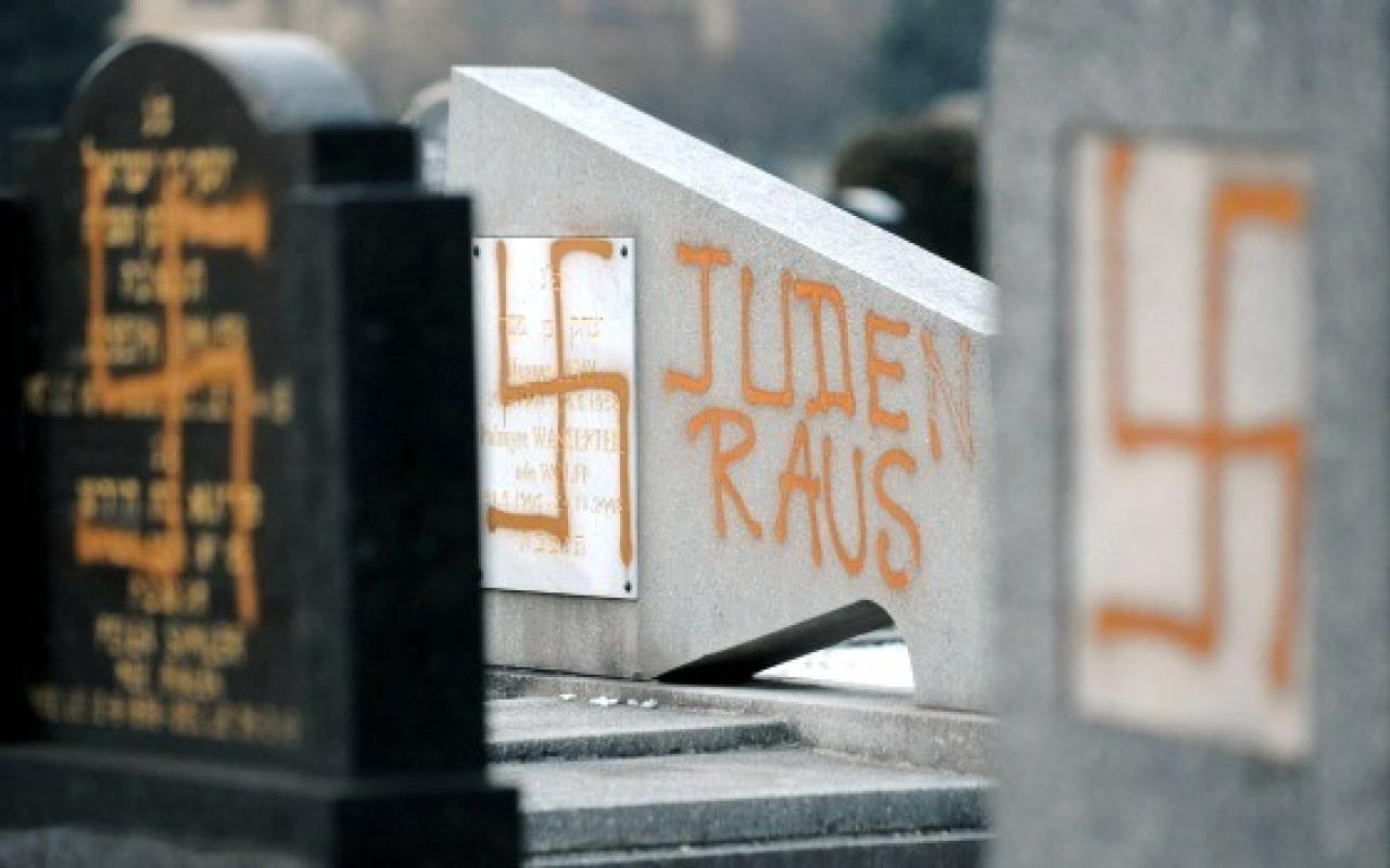 Γαλλία: Βεβήλωσαν εκατοντάδες εβραϊκους τάφους
