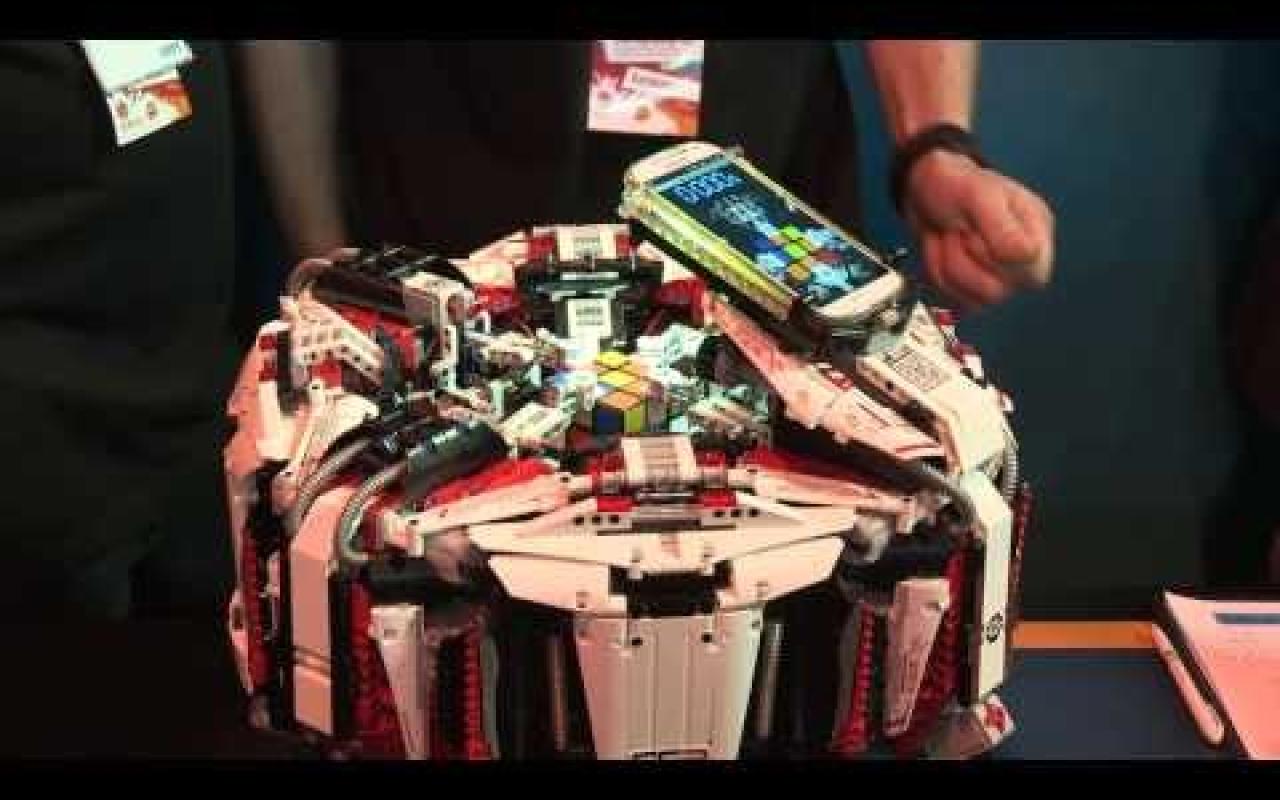Ρομπότ λύνει τον κύβο του Ρούμπικ σε 3 δευτερόλεπτα (βίντεο)