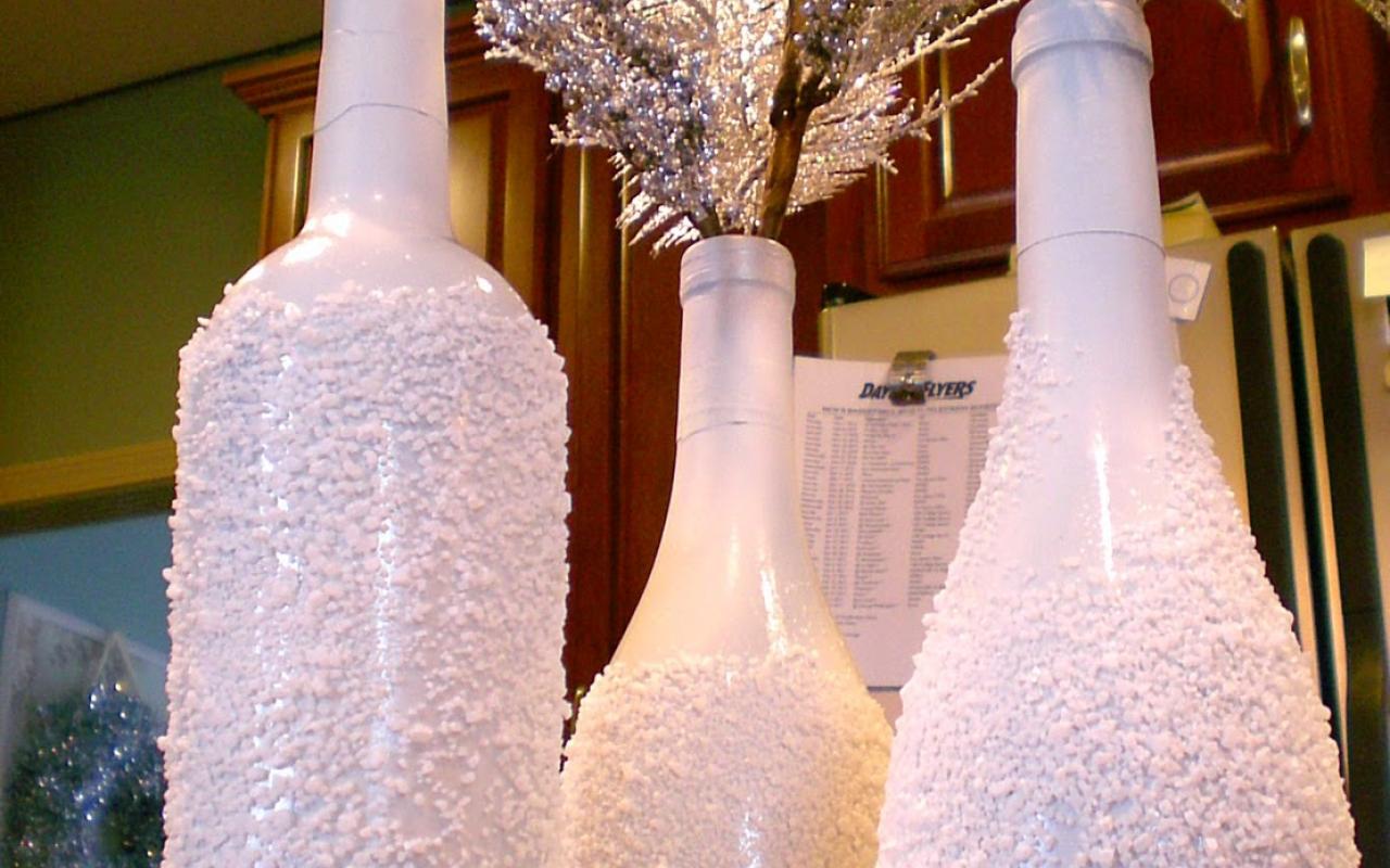 DIY: Χριστουγεννιάτικα χιονισμένα μπουκάλια