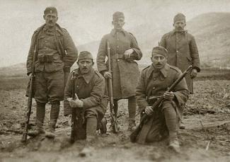 Κρήτες στρατιώτες της 5ης Μεραρχίας.