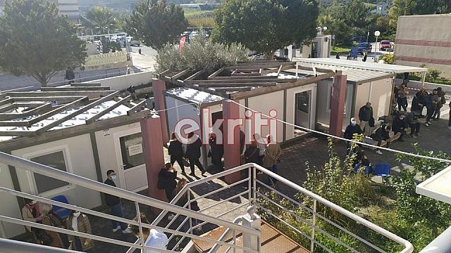 Εσταυρωμένος ουρές rapid test