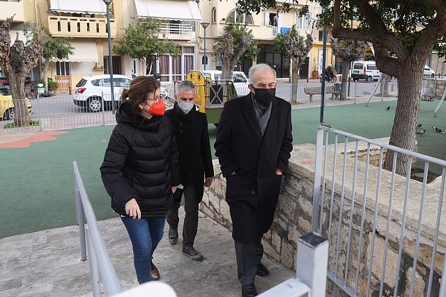 Επίσκεψη Δημάρχου Ηρακλείου Βασίλη Λαμπρινού σε νέες πιστοποιημένες παιδικές χαρές