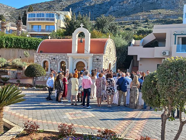 Εννέα ζευγάρια από την Γερμανία παντρεύτηκαν κάτω από τον καταγάλανο ουρανό