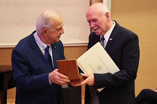 Με επιτυχία η Τελετή Απονομής του Βραβείου Ηθικής Τάξεως από τον στον Λευτέρη Οικονόμου