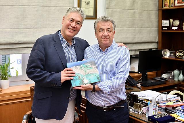 Jonathan Phang Σταύρος Αρναουτάκης