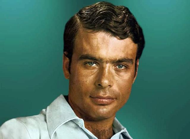 Ο Γιάννης Πουλόπουλος