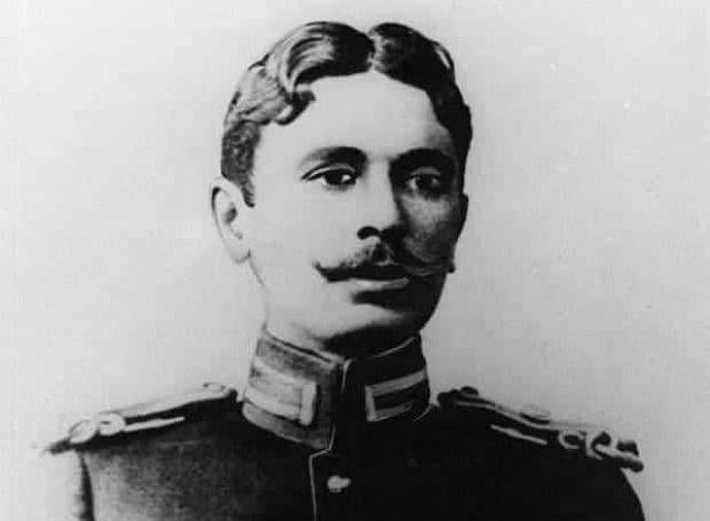 Ο Σαράντος Αγαπηνός, γνωστός με το ψευδώνυμο Τέλλος Άγρας, έλαβε μέρος στον Μακεδονικό αγώνα. Πέθανε στις 7 Ιουνίου 1907