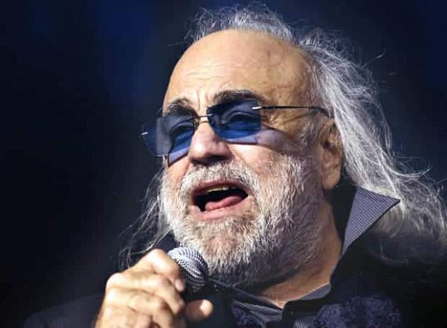 Ο Ντέμης Ρούσσος