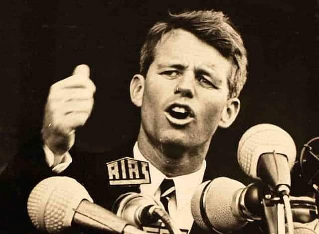 Ρόμπερτ Κένεντι: Σαν σήμερα το 1968 υπέκυψε στα τραύματά του από την δολοφονική επίθεση που δέχθηκε μία μέρα πριν