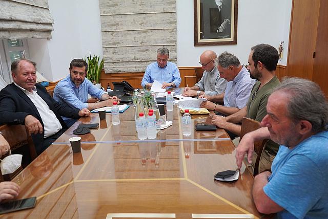 Η προγραμματική σύμβαση υπογράφηκε σήμερα από τον Περιφερειάρχη Κρήτης Σταύρο Αρναουτάκη, τον Πρύτανη του Πανεπιστημίου Κρήτης Γιώργο Κοντάκη και τον Διευθυντή του Μεσογειακού Αγρονομικού Ινστιτούτου (ΜΑΙΧ) Γιώργο Μπαουράκη.&nbsp;
