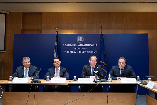 κ. Α. Σιάμισιης, Διευθύνων Σύμβουλος του Ομίλου ΕΛΛΗΝΙΚΑ ΠΕΤΡΕΛΑΙΑ, κ. Κ. Σκρέκας, Υπουργός Περιβάλλοντος, κ. Κ. Καραμανλής, Υπουργός Υποδομών και Μεταφορών και κ. Ε. Βασιλάκης, Πρόεδρος της AEGEAN